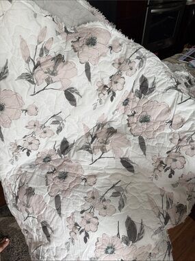 Lauren Conrad Twin XL Quilt. Cotton 100%.